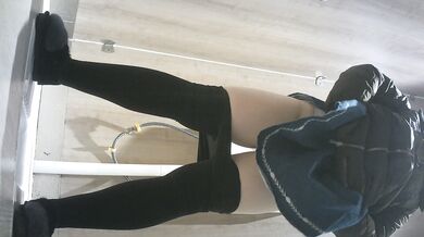 商场女厕全景偷拍多位美女嘘嘘还有一个超美的红衣妹纸各种美鲍新鲜出炉2